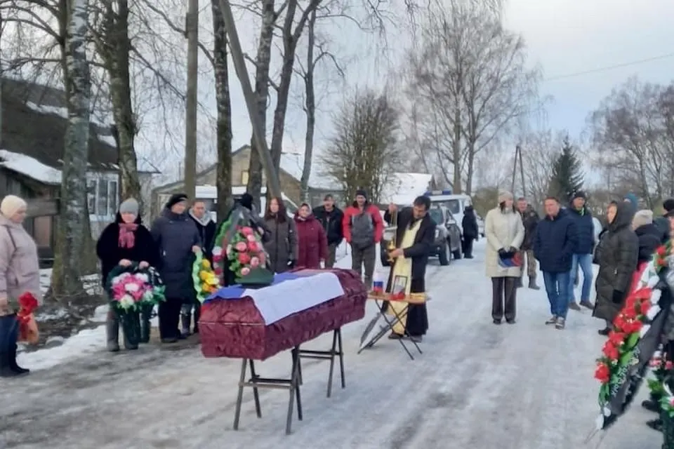 В 2026 году несколько субъектов снижают региональные выплаты военнослужащим и их семьям, в том числе в Смоленской области, и пересматривают бюджетные выплаты.